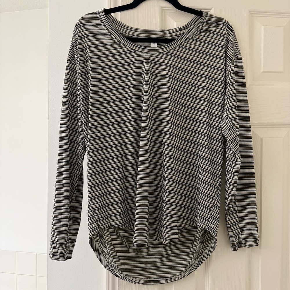 Athleta Cloud light Stratus Black & White Striped Long Sleeve Tee Size M #179